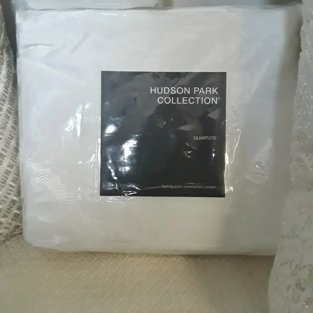 Hudson Park Quartzite Queen Duvet, Sham, 2 Decorative Pillows
